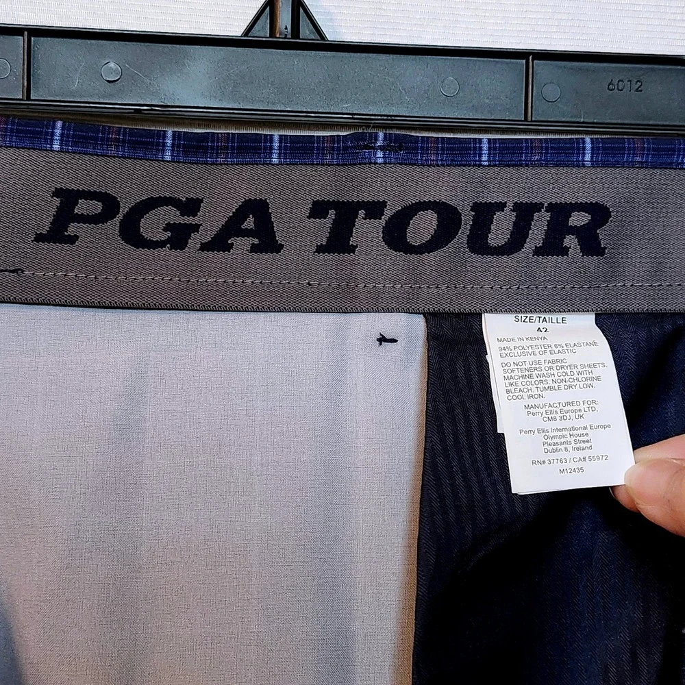 LOT OF 2 PGA TOUR LIGHTWEIGHT GOLF SHORTS MENS SIZE 42 BLUE PLAID‎